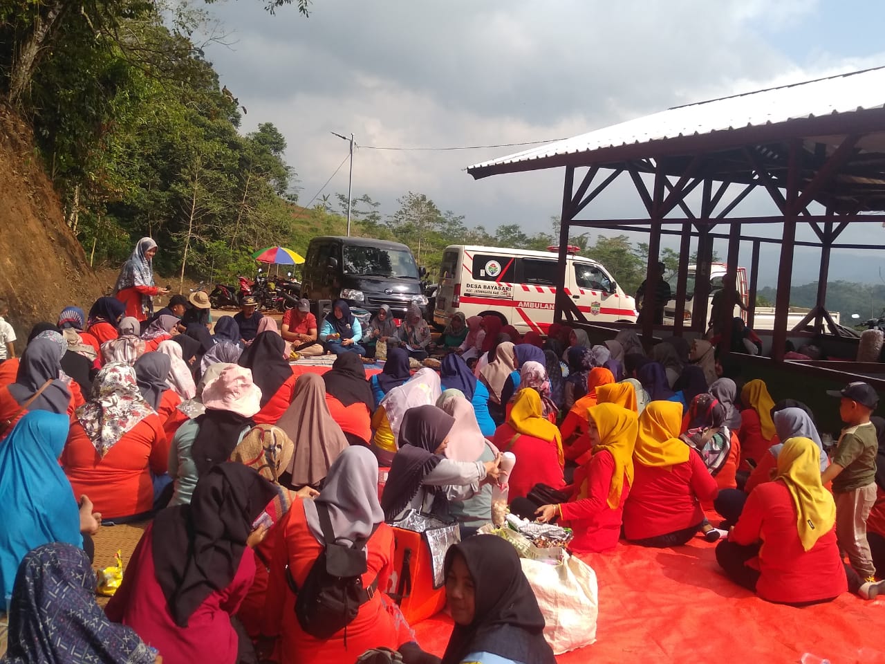 KEGIATAN RUTIN TP PKK TINGKAT KECAMATAN JATINAGARA DI LOKASI WISATA DESA CINTANAGARA