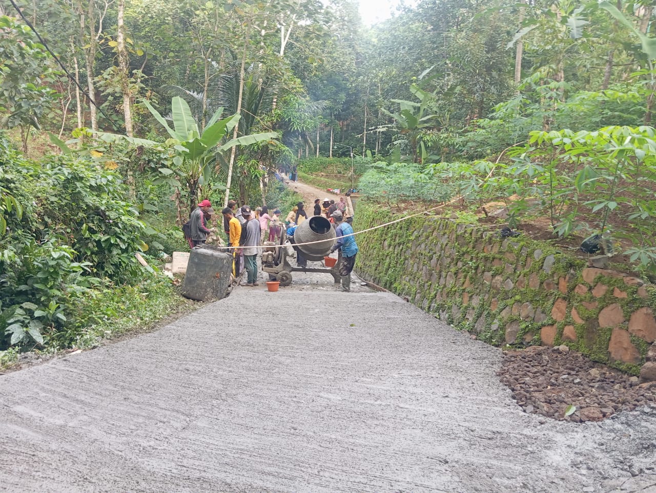 Pemerintah Desa Cintanagara Laksanakan Pengecoran Jalan di Dusun Batudatar, Warga Ucapkan Terima Kasih
